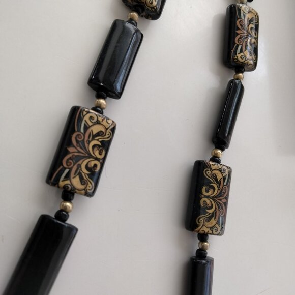 Vintage Lacquer Bead Black & Gold Necklace Marked Japan on Clasp - Picture 6 of 9